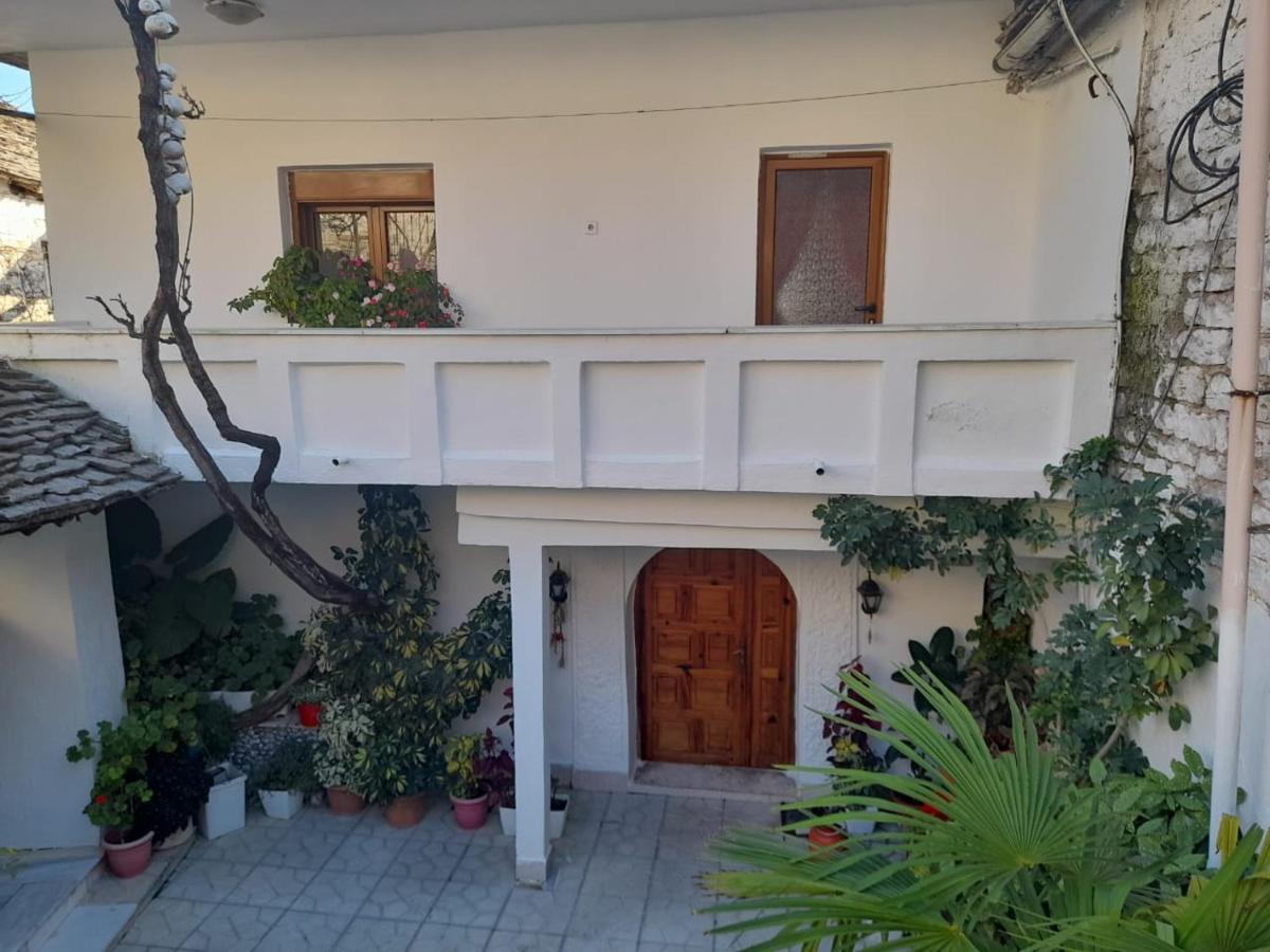 Sokolli Guest House ジロカストラ エクステリア 写真