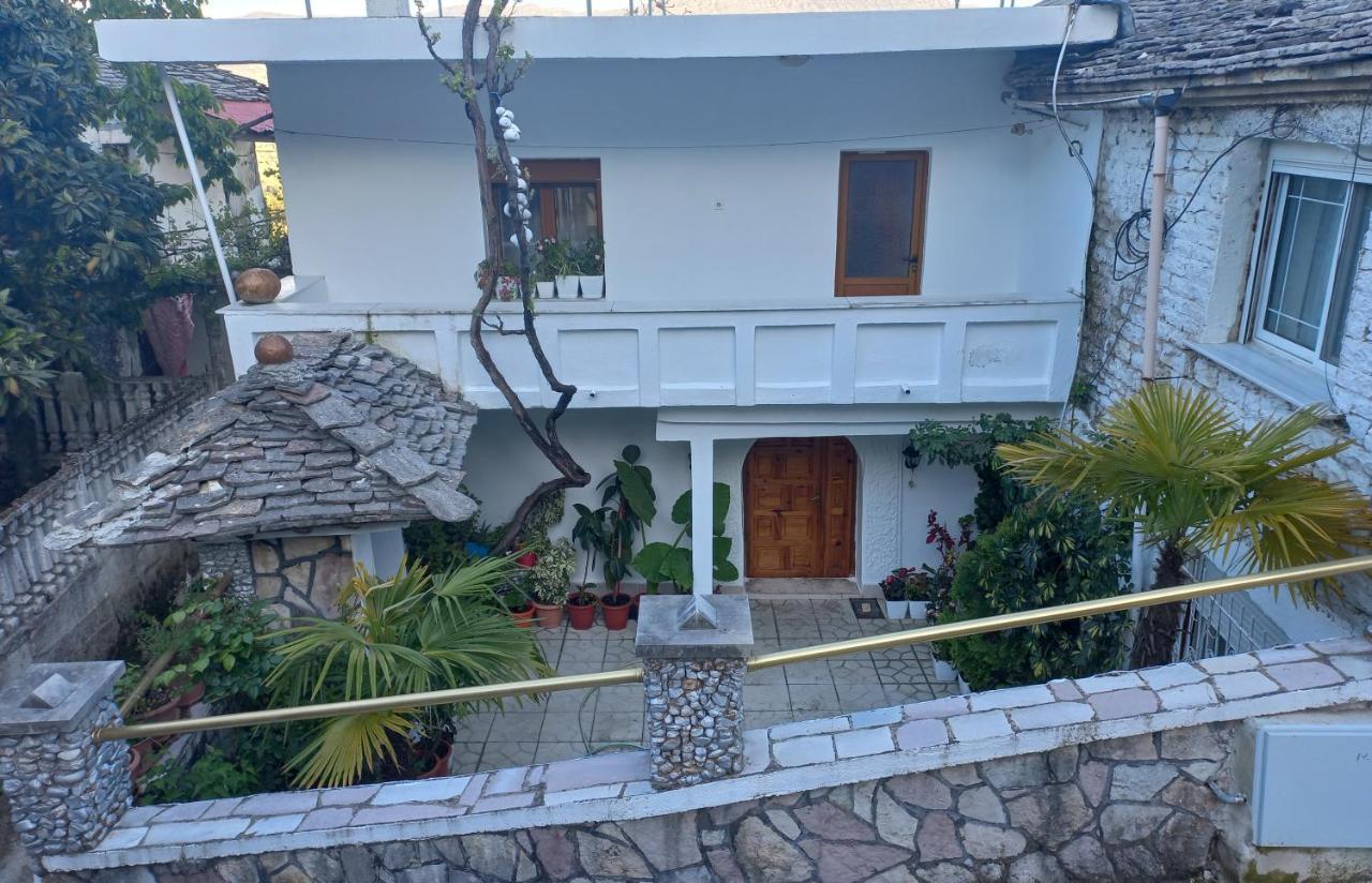 Sokolli Guest House ジロカストラ エクステリア 写真