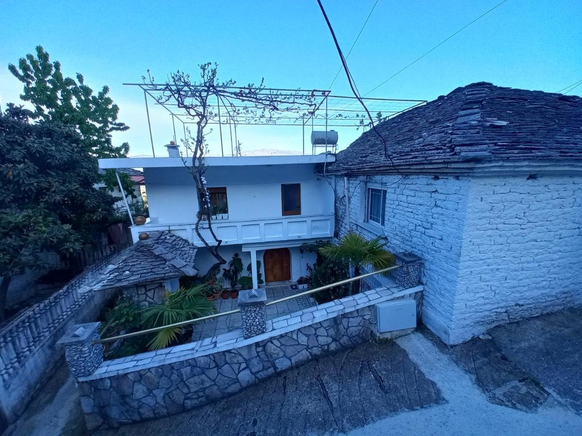 Sokolli Guest House ジロカストラ エクステリア 写真