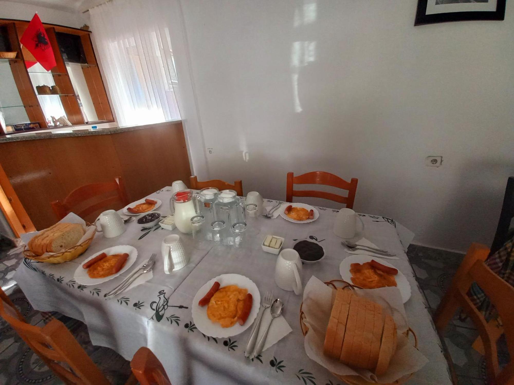 Sokolli Guest House ジロカストラ エクステリア 写真